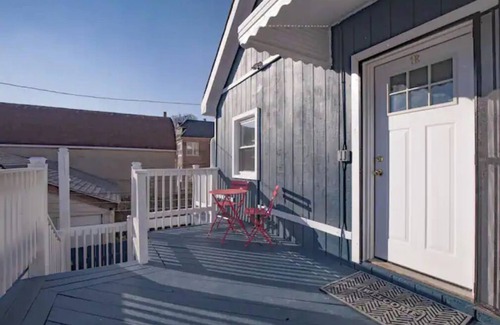 Ducktown Apartment | Pueblo Magíco: Modern-Rustic Central City Gem, sleeps 12-14 guests