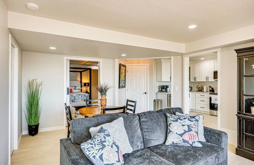 Des Moines Apartment | Puget Sound Views: Des Moines Apt w/Patio