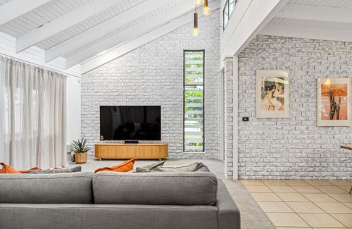 Golden Beach House | Pumicestone Beach House - 200m to the passage