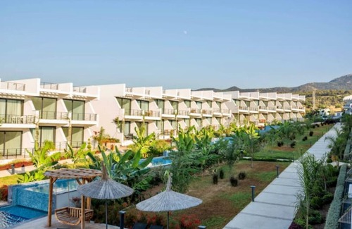 Bahceli Apartment | Pure relaxation: Apartment with pool & sea view