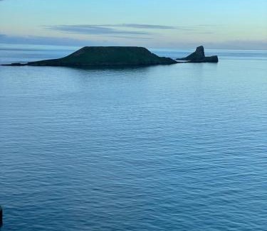 Crynant House | Pylewell Farm Rhossili, comfortable pet friendly couples getaway