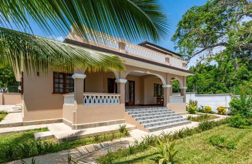 Galu Beach Apartment | Q&Q Beach Villa a