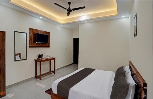 East of Kailash Hotel | QOTEL HOTEL, Lotus Temple