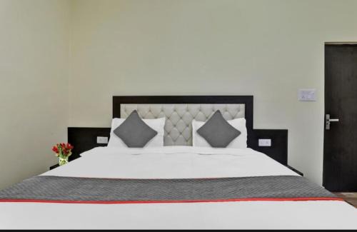 East of Kailash Hotel | QOTEL HOTEL, Lotus Temple