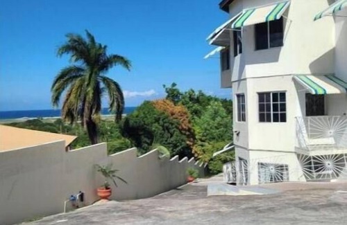 Mango Walk Apartment | Quaint 1-bedroom apartment in Montego Bay