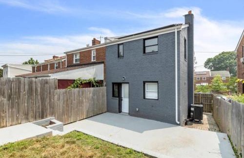 Southeast Apartment | Quaint 3/2.5 home in Fort Dupont