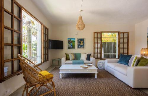 Grand Gaube House | Quaint 4-Bedroom Cottage in a fishing village