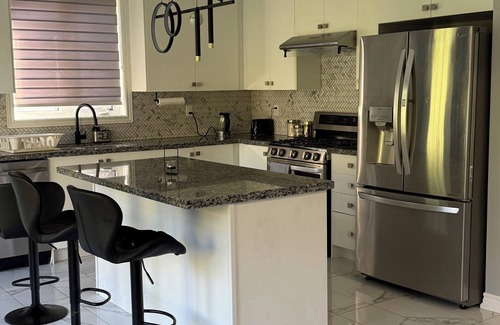 Whitby House | Quaint 4-bedroom house with AC in charming Whitby on