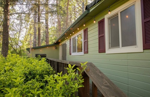 Grants Pass House | Quaint cottage on the beautiful Rogue River!