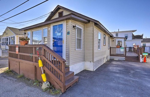 Hampton Villa | Quaint Hampton Villa - Walk to Beach and Dining