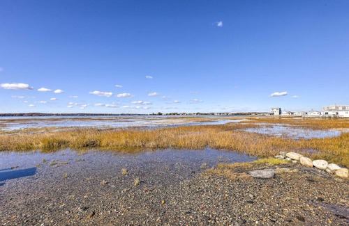 Hampton Villa | Quaint Hampton Villa - Walk to Beach and Dining