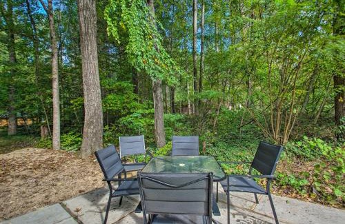 Hinton House | Quaint Hinton Hideaway - Hunt and Fish Nearby!