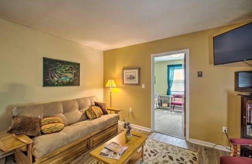 Hinton House | Quaint Hinton Hideaway - Hunt and Fish Nearby!