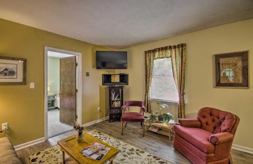 Hinton House | Quaint Hinton Hideaway - Hunt and Fish Nearby!