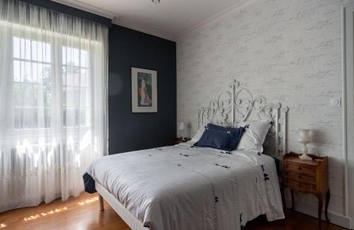 Payzac House | Quaint Holiday Home with Garden