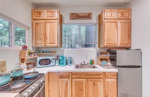 Idyllwild House | Quaint Idyllwild Cabin half Mi to Trailhead!