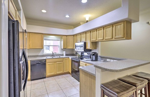 Merritt Island Condo | Quaint Merritt Island Condo w/Pool Access!
