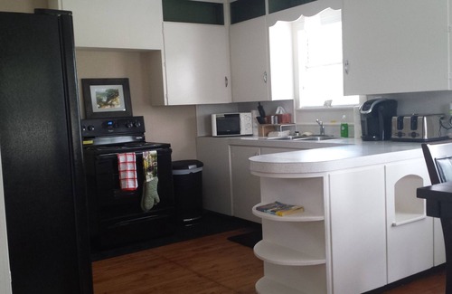 Utopia House | Quaint & Quiet Property Close to Many Outdoor Attractions