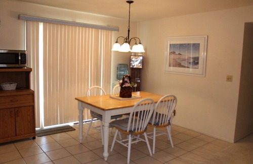 Lake Havasu City House | Quaint, relaxing home stocked with the basic essentials for a comfortable stay.
