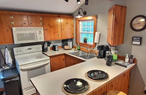 Chatham Cabin | Quaint, Rustic, Quiet Retreat