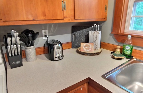 Chatham Cabin | Quaint, Rustic, Quiet Retreat