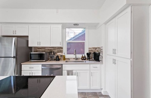 South Perry District House | Quaint South Hill Home w/Luxury King Bed & Wifi!