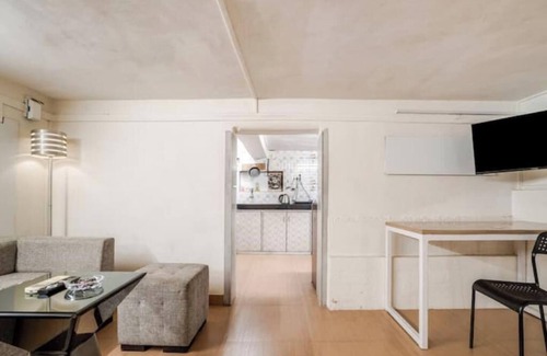 Pali Hill Apartment | Quaint studio in Bandra W. Pali Hill