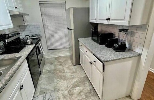 Houston House | Quaint Upscale 2BR Townhouse in the Galleria area
