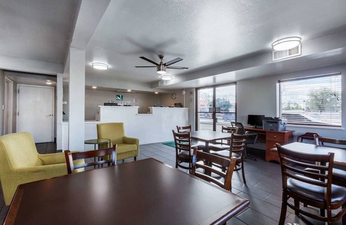 Mesa Hotel | Quality Inn & Suites near Downtown Mesa