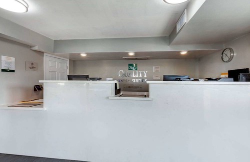 Mesa Hotel | Quality Inn & Suites near Downtown Mesa