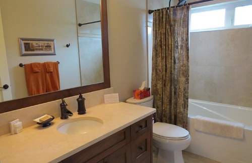 Regional District of Nanaimo Cottage | Qualicum Landing Private Beach Home