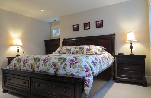 Regional District of Nanaimo Cottage | Qualicum Landing Private Beach Home