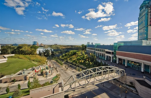 Fallsview Hotel | Quality Hotel Fallsview Cascade