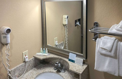 Morningside Hotel | Quality Inn Near Joint Base Andrews - Washington Area