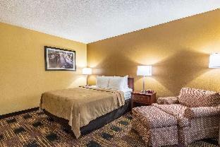 Newton Hotel | Quality Inn Newton at I-80