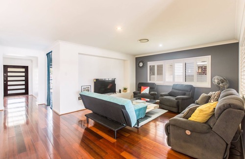 Biggera Waters House | Quay River Beach Hotel