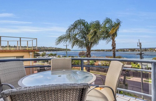 Merimbula Apartment | Quays 6 - Amazing Central Location With Views!