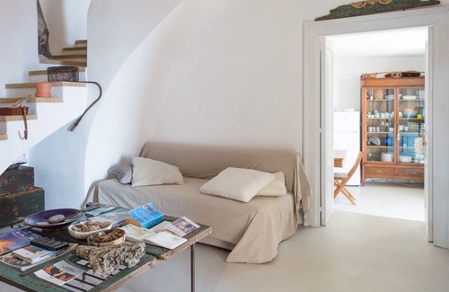 Stimpagnato House | Queen's Hawk Case