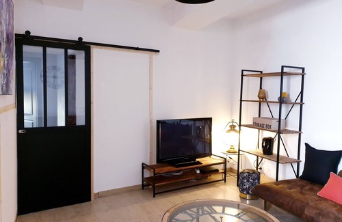 Soual House | Queen Size Bed Suite with private lounge and terrace