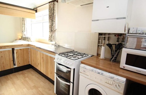 Mumbles Apartment | Queens Road Studio - One Bedroom Apartment, Sleeps 2