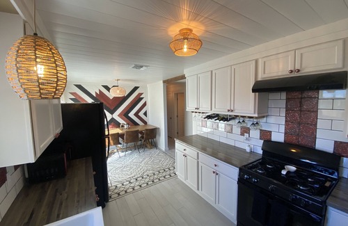 Twentynine Palms House | Quiet 2 bedroom, 6 miles to Joshua Tree National Park Oasis Visitor Center.