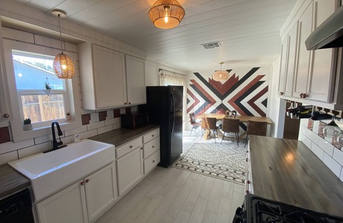 Twentynine Palms House | Quiet 2 bedroom, 6 miles to Joshua Tree National Park Oasis Visitor Center.