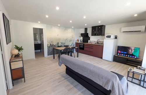 Castres Cabin | Quiet, 2 bedrooms, terrace, Garden Wifi, Connected TV, Air-conditioning.