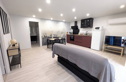 Castres Cabin | Quiet, 2 bedrooms, terrace, Garden Wifi, Connected TV, Air-conditioning.