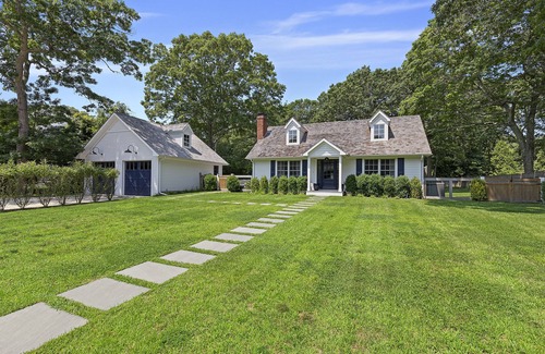 Springs House | Quiet 3 Bedroom, 4 Bathroom Springs Beach House