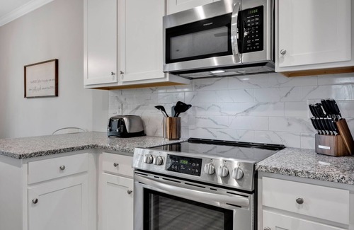 Westport House | Quiet 3BR Retreat near LKN