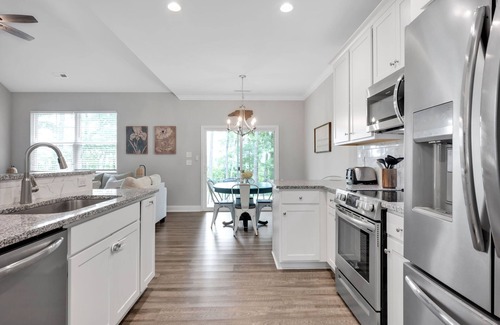 Westport House | Quiet 3BR Retreat near LKN