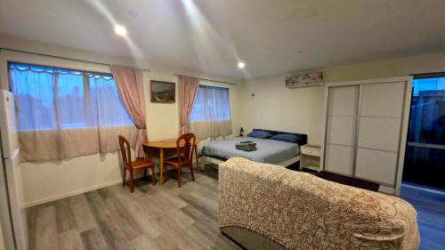 The Gardens Apartment | Quiet 40m Studio - Kitchen, Washer, AC, Work Desk