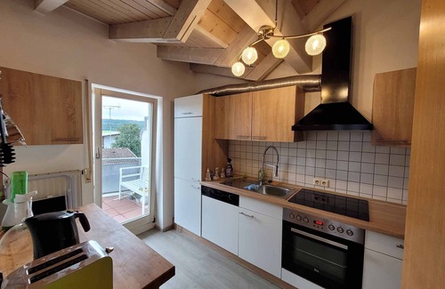 Hilzingen Apartment | Quiet and bright top floor apartment (68sqm) with balcony