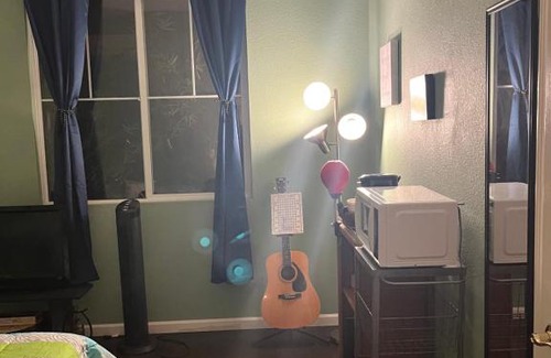 Torrey Highlands House | Quiet and Cozy Guest Rooms with Private Bathrooms